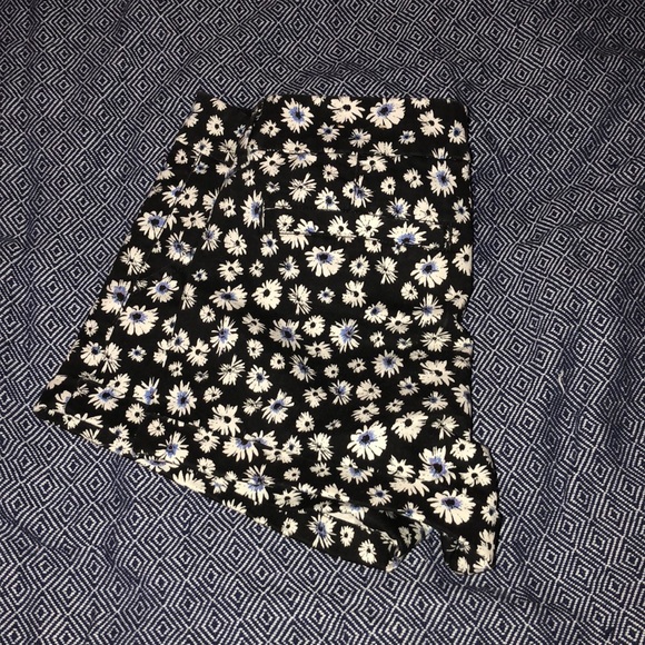 american eagle black shorts with flower designs - Picture 2 of 2